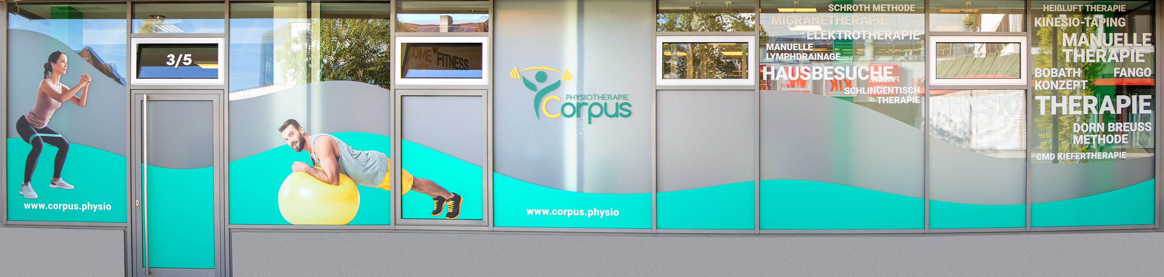 webboxes-produktbild-folierung_schaufenster-corpus_physiotherapie-aussen_komplett